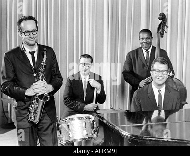 DAVE BRUBECK musicien de jazz américain sur piano avec de gauche Paul Desmond, Joe Morello, Gene Wright Banque D'Images