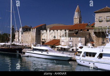 Trogir Croatie HRV Blick auf Suedfront Altstadt Trogir Trogir Croatie en vue sur south/Trogir Dalmatie Centrale Banque D'Images