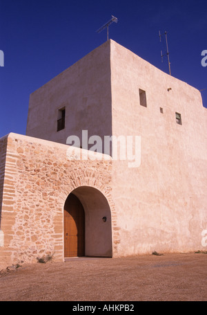 Vue arrière d'une église dans le village de Sant Francesc Xavier Formentera Island Îles Baléares Espagne Banque D'Images