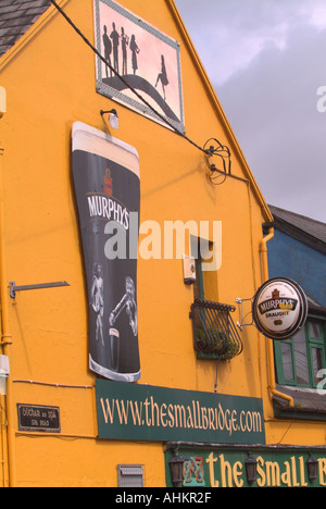 Une rue principale Beag Droichead, Dingle, Irlande Banque D'Images