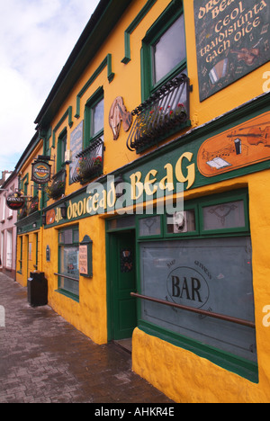 Une rue principale Beag Droichead, Dingle, Irlande Banque D'Images