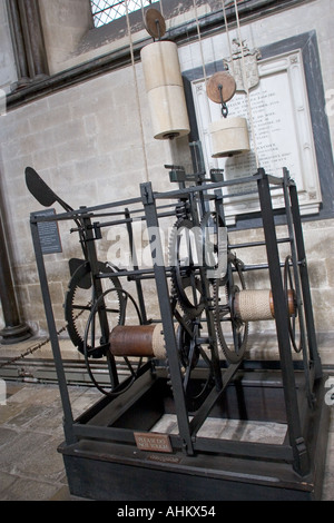 Horloge médiévale 1386 dans la cathédrale de Salisbury Wiltshire GO UK Banque D'Images