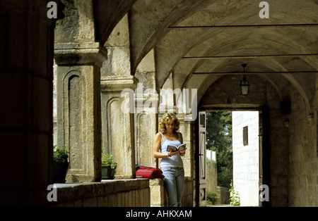 Krk Kroatien VRC Kloster Kosljun kleine Insel vor Klosterinsel Punat Croatie Kosljun Monastery petite île près de l'île de Pag Banque D'Images