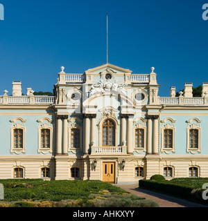 Vue avant du Palais Mariyinsky une cérémonie officielle résidence du Président de l'Ukraine à Kiev Ukraine Banque D'Images