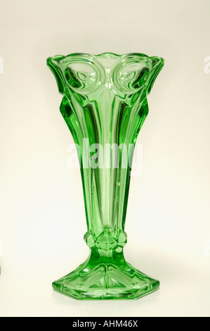 Art Nouveau en verre vert style Arts and Crafts vase Banque D'Images