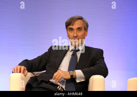 John Redwood le député conservateur parler assis à la Conférence des Parties 2004 Banque D'Images