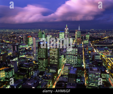 CBD de Melbourne de nuit depuis au-dessus de Victoria en Australie Banque D'Images