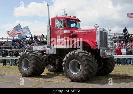 Big Pete concassage voiture monster truck Banque D'Images