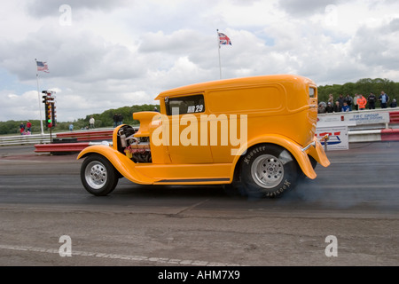 1929 Ford jaune replica van dragster à Melbourne Raceway North Yorkshire UK Banque D'Images