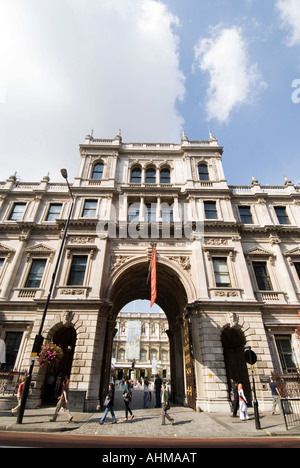 Entrance to the Royal Academy of Arts Burlington House on Piccadilly in London UK Banque D'Images