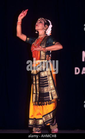 Artiste BHARATHANATYAM PERFORMING KERALA Banque D'Images