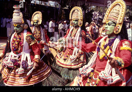 Un KUMMATTI FOLK ART DU KERALA Banque D'Images