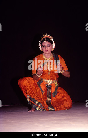 PERFORMANCE BHARATHANATYAM KERALA Banque D'Images