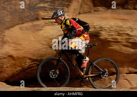 Mountain biker in motion Banque D'Images