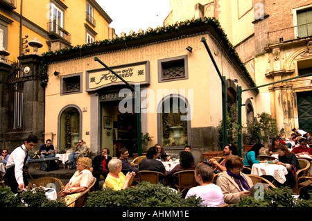 Piazza San Domenico Maggiore Restaurant Aragonais Caffetteria Naples en Italie Campania Banque D'Images