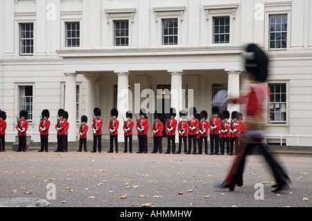 Stock Photo de relève de la garde près de Buckingham Palace Londres Banque D'Images