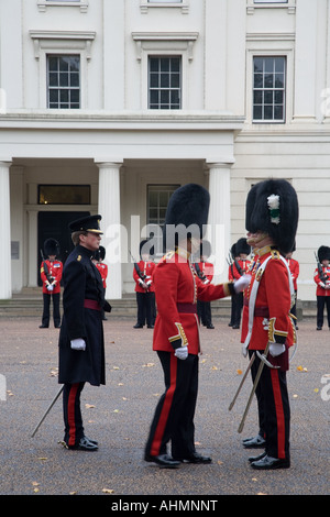 Stock Photo de relève de la garde près de Buckingham Palace Londres Banque D'Images