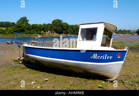 Petit bateau de pêche côtière, Merilee mouillée dans l'estuaire de la rivière Teifi à St Dogmaels West Wales Pembrokeshire UK Banque D'Images