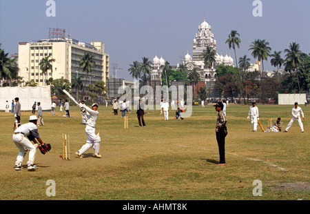 L'Inde Maharashtra Mumbai Bombay sport cricket sur l'Azad Maidan Banque D'Images