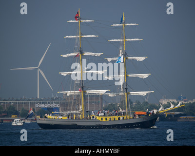 Sur la base d'Amsterdam Tall Ship brig Mercedes dans la zone portuaire d'Amsterdam Sail Amsterdam 2005 Tall Ship cas aux Pays-Bas Banque D'Images