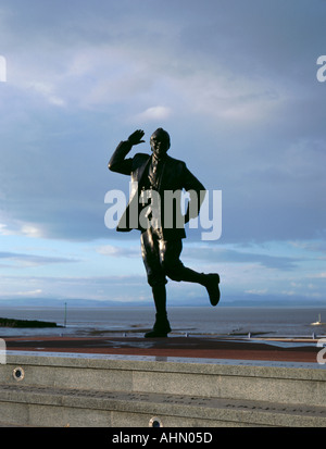 Statue de comédien Eric Morecambe sur le front de mer, Morecambe, Lancashire, England, UK. Banque D'Images
