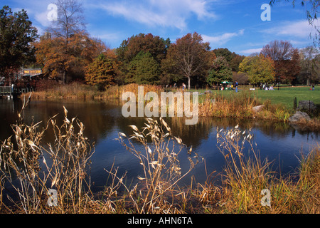 USA New York City NYC Manhattan Central Park près de Château Belvedere à l'automne Banque D'Images