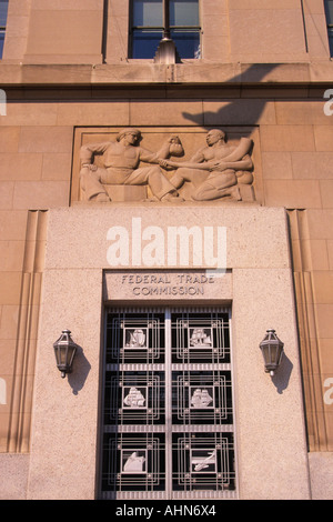 USA Washington DC La Federal Trade Commission siège bâtiment Art déco Détail porte d'entrée Banque D'Images