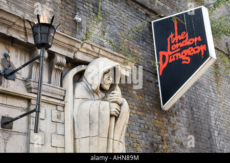 Stock photo d'entrée de l'attraction au London Dungeon Tooley Street Shot 28 34 septembre 2007 Banque D'Images