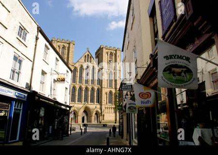 Kirkgate Ripon Yorkshire au Royaume-Uni et de la Cathédrale Banque D'Images