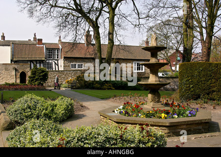 UK Yorkshire Ripon Parc Palais de chanoines médiévaux Banque D'Images