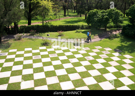 Loin de voir l'échiquier de jardin marbre Japanesse, parc avec des arbres et le chemin. Palermo, Buenos Aires, Argentine