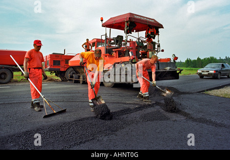 Travaux routiers à Ignalina, la Lituanie Banque D'Images