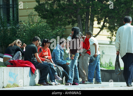 Inhalation de colle pour les jeunes dans le centre de Sofia, Bulgarie Banque D'Images