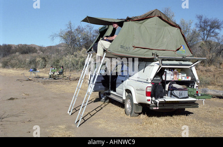 Off road (jeep) voiture avec la tente sur le toit Banque D'Images