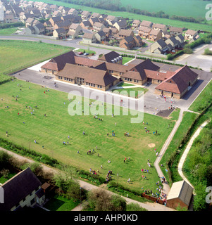 L'école avec aire de Witney Oxfordshire UK Vue aérienne Banque D'Images