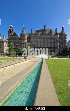 L'hôtel de ville gothique et la paix des jardins avec fontaines goodwin Sheffield South Yorkshire Angleterre GO UK EU Europe Banque D'Images