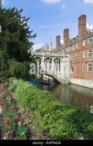 St Johns college pont des soupirs de came en barque sur Cambridge Cambridgeshire Angleterre GO UK EU Europe Banque D'Images