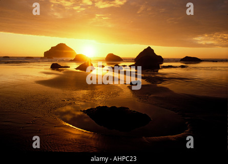 S00015 tif Coucher du soleil à Bandon à marée basse et des miroirs d'Oregon Banque D'Images