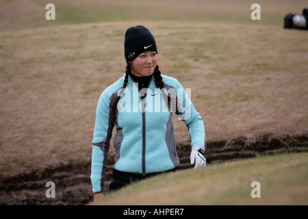 Michelle Wie dans un pot bunker pendant les derniers jours pratique pour la Womens Weetabix British Open au Royal Lytham en 2006. Banque D'Images