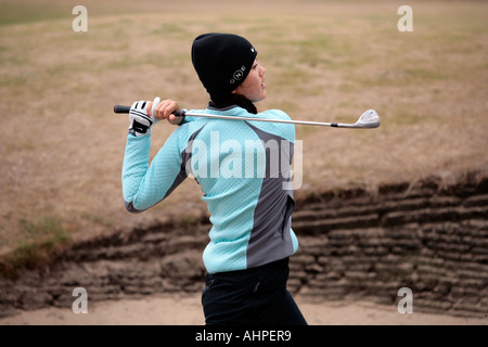 Michelle Wie dans un pot bunker pendant les derniers jours pratique pour la Womens Weetabix British Open au Royal Lytham en 2006. Banque D'Images