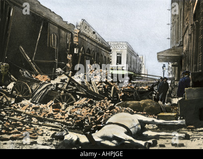 Ruines dans l'argile rue après le tremblement de terre de San Francisco en 1906. La main, d'une photographie de demi-teinte Banque D'Images