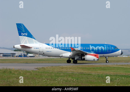 British Midland 319 Airbus Boeing avion de passagers civils. G-DBCD Banque D'Images