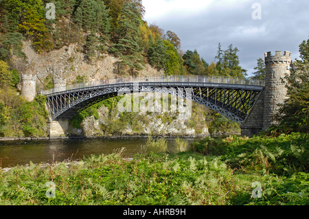 Thomas Telford's Bridge sur la rivière Spey à Craigellachie Morayshire Banque D'Images