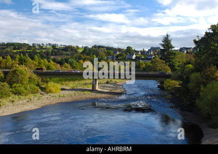 Le Craigellachie Bridge sur la rivière Spey dans la région de Grampian Morayshire Banque D'Images