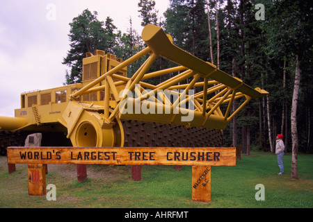 Le plus grand Concasseur arbre Le Tourneau - G175 - Mackenzie Northern British Columbia Canada Banque D'Images