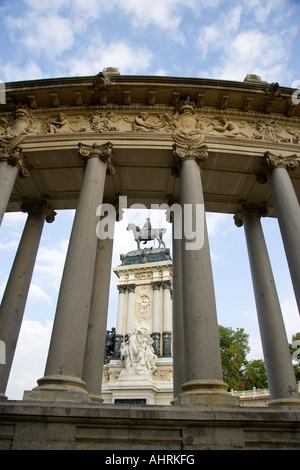 Monument au roi Alphonse XII au parc El Retiro à Madrid Banque D'Images