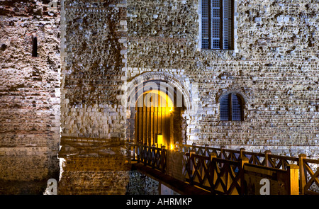 Gros plan DU CHÂTEAU DE COLCHESTER EN PHOTO DE NUIT COURTS montrant l'entrée Banque D'Images