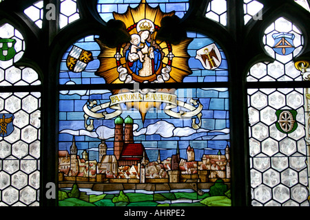 L'intérieur vitrail Nouvel Hôtel de Ville Munich Bavaria Allemagne Banque D'Images