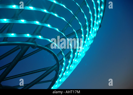 'L'auréole' est une sculpture lumineuse située au-dessus de Haslingden and dans le Lancashire. Banque D'Images