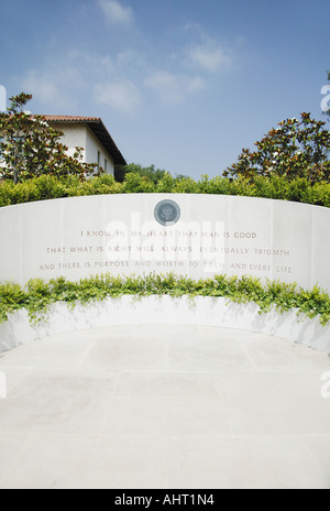 Avec Reagan Memorial pour bien à la Ronald Reagan Presidential Library W Banque D'Images